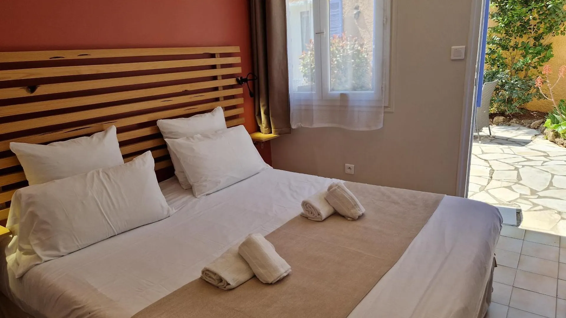 Hotel Le Cosy Saint Aygulf 0*,  Francia